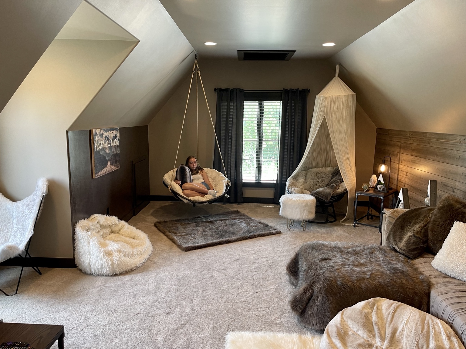 Teen hideaway photo 3